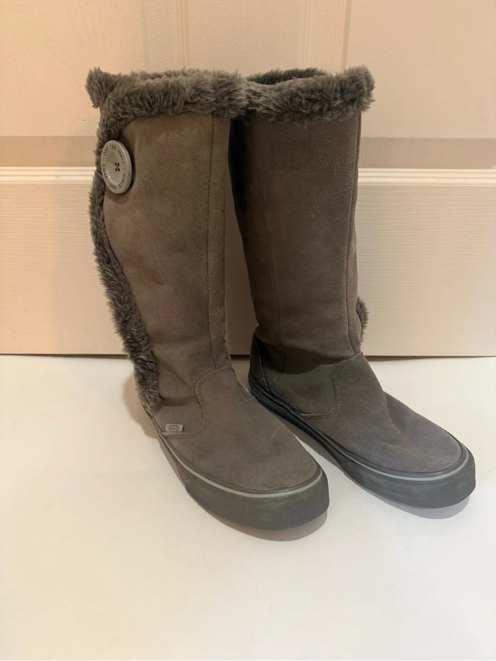 Vans Phoebe Women's Tall Faux-Fur Trim Suede Winter Boots in Gray